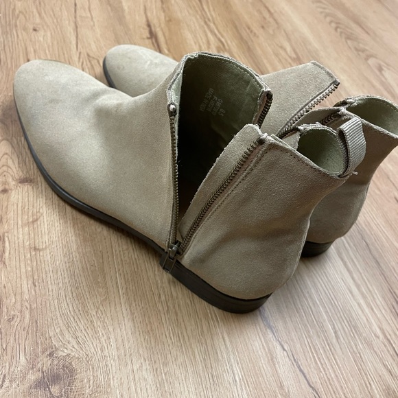 Mens Tan Chelsea Boots - Picture 3 of 5